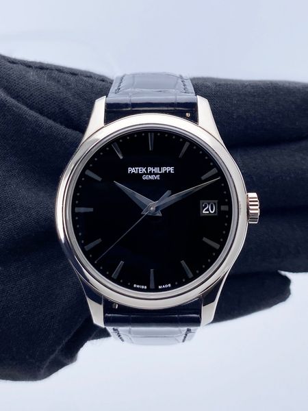 Patek Philippe Calatrava 5227G-010